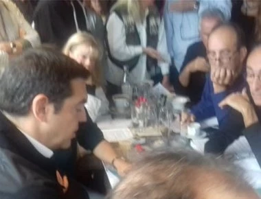 Α. Τσίπρας και Χ. Σπίρτζης στο Μάτι: «Ήρθαμε σήμερα που απεργούν τα ΜΜΕ» (φωτο)